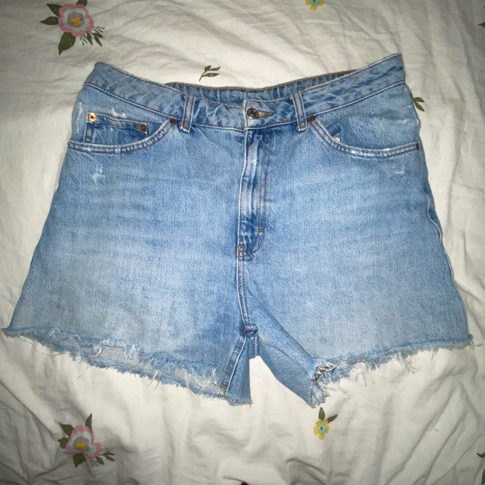 light wash topshop jean shorts 🧞‍♂️